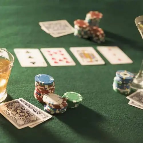 Kartu bingo digital di layar perangkat mobile dengan angka-angka berwarna